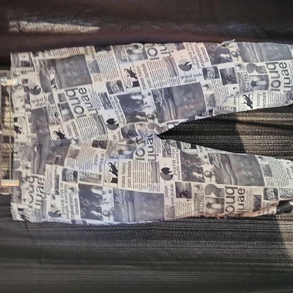 VIP, NEWSPAPER PRINT PANTS, SIZE 23/24 - Picture 5 of 6